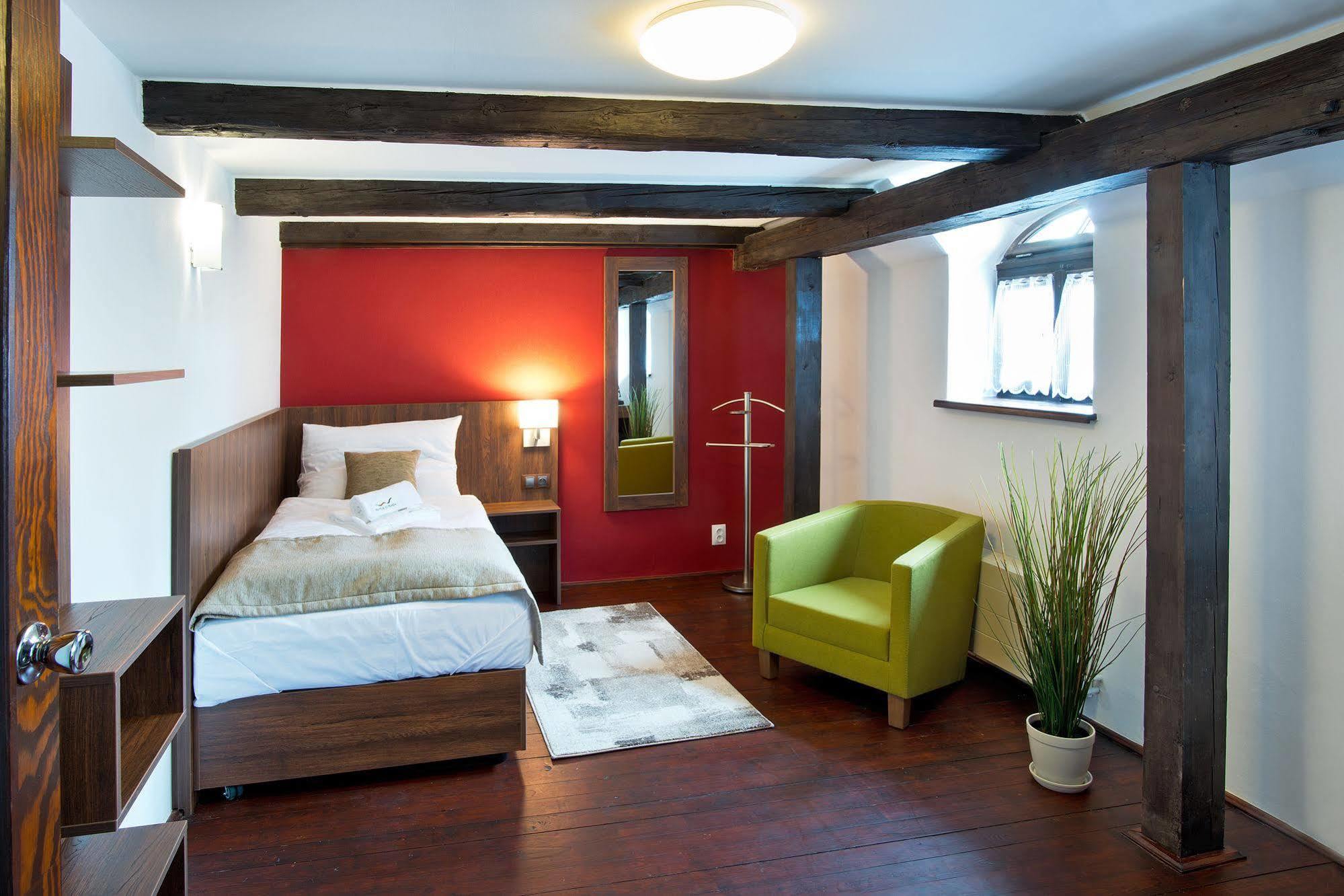 Hotel U Hada Zatec Экстерьер фото